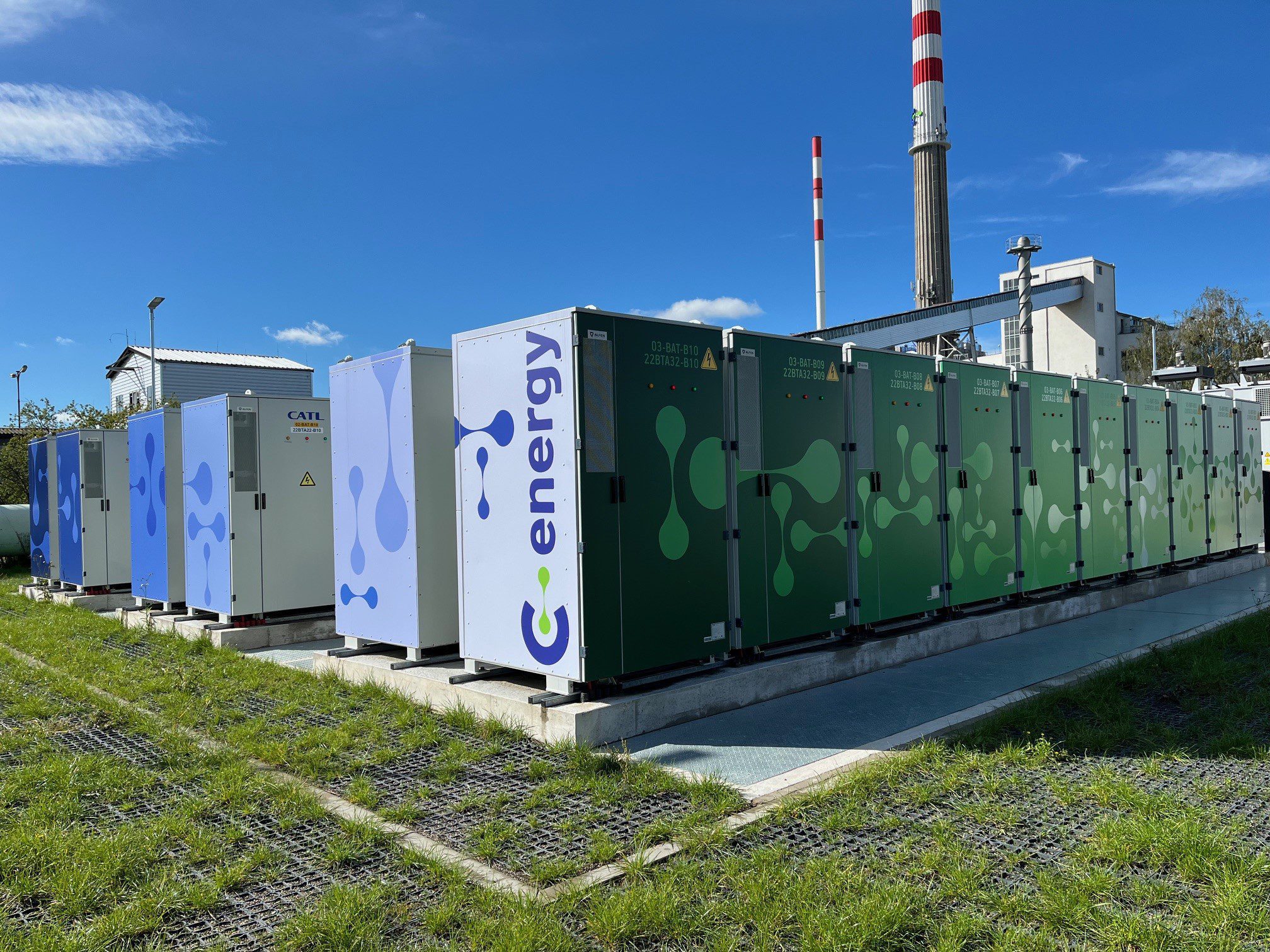 Strategické partnerství mezi energetickou skupinou C-Energy a InfoConsulting otevírá cestu k radikálně efektivnějšímu řízení firmy díky implementaci digitální platformy IFS Cloud. Tento rozsáhlý modernizační projekt sjednocuje správu rozsáhlého majetku (EAM), finanční toky i logistické procesy do jednoho robustního prostředí. Zjistěte, jak získání transparentních provozních dat v reálném čase umožňuje skupině C-Energy optimalizovat výrobu a distribuci energií, snižovat rizika a zvyšovat celkovou stabilitu.